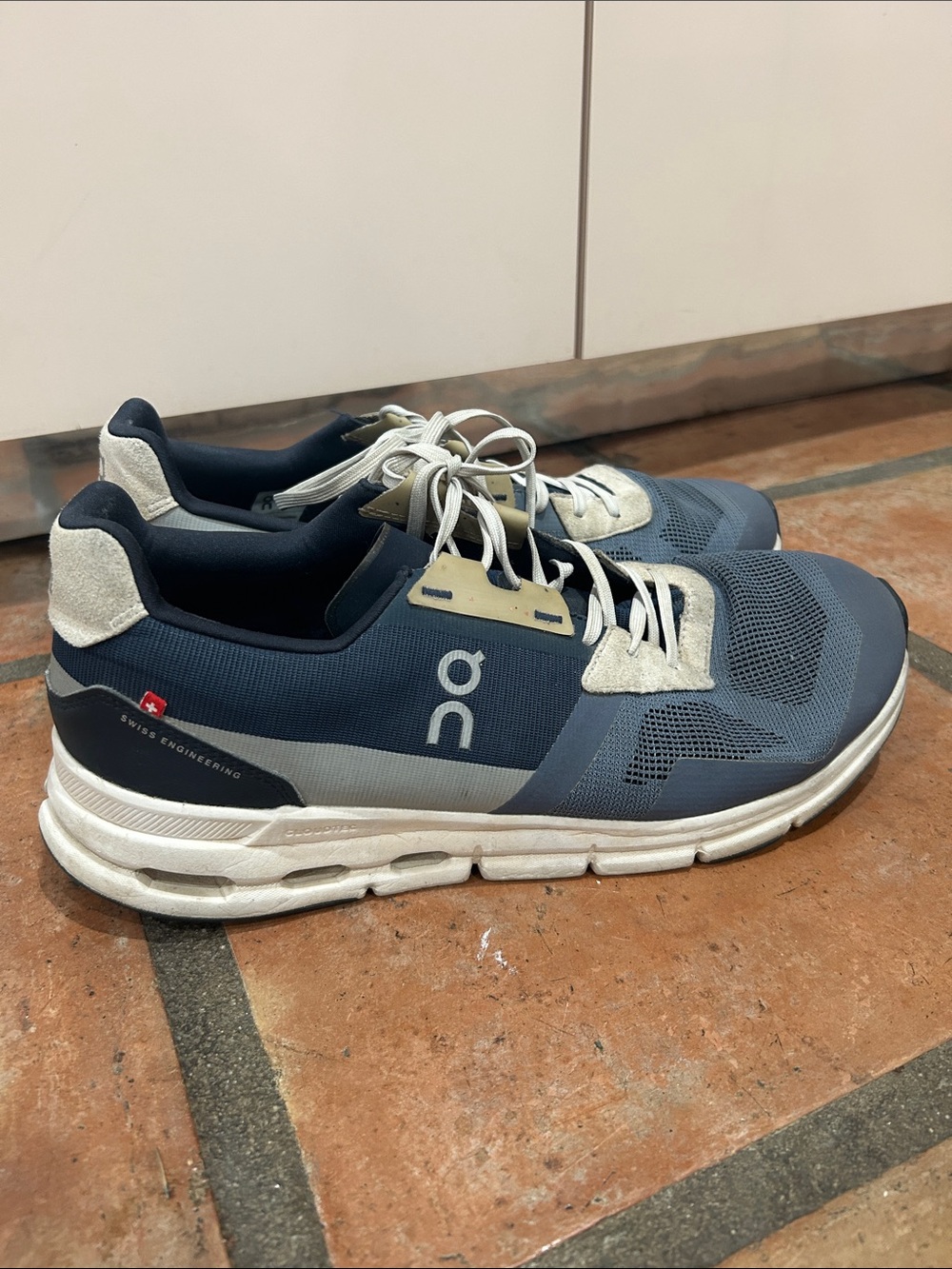 On Running Men's Navy and White Athletic Running Shoes - Picture 8 of 11